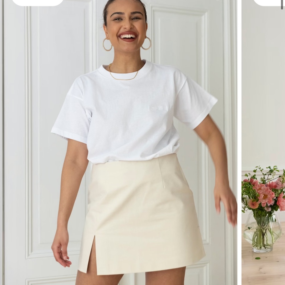 djerf avenue must have mini skirt in cream / sand